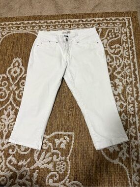 Love Indigo womens petite white demin jean capri pants size 8 petite